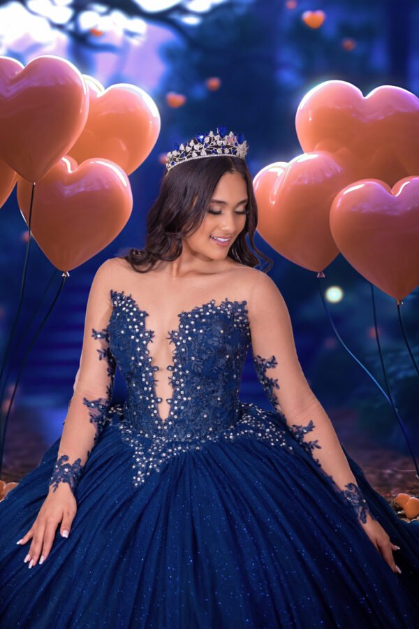 Vestido de Quinceañera Azul Marino con Encajes y Pedrería - Image 2